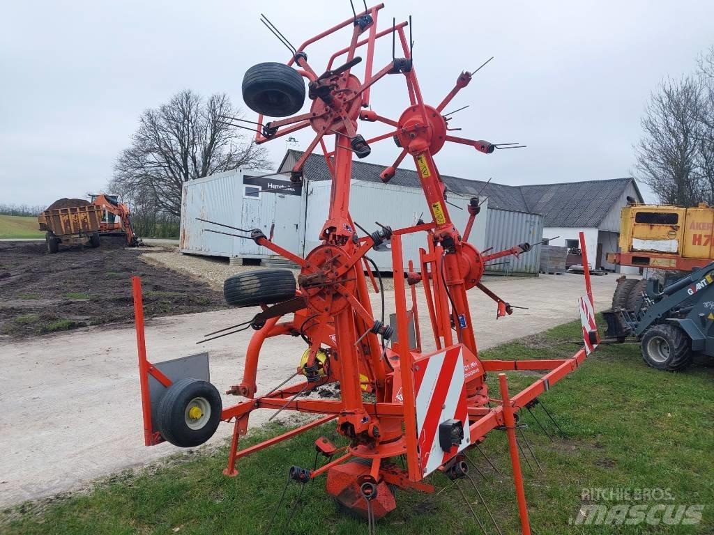 Kuhn GF 6401 M H 犁耙和摊草机