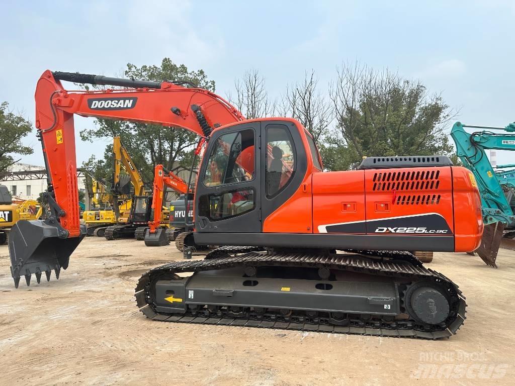 Doosan DX 225 LC-9 履带挖掘机