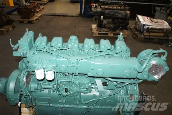 Volvo TD121C 发动机