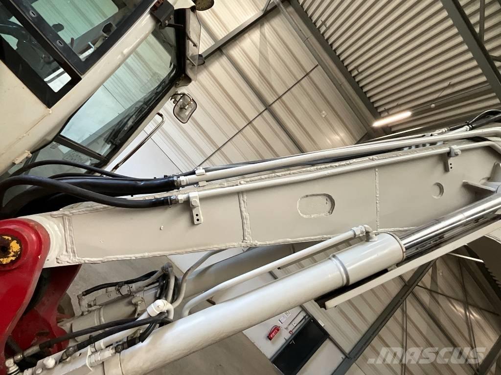 Takeuchi TB 290 中型挖掘机