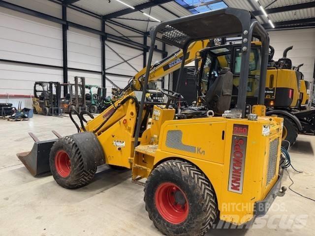 Knikmops km 250 小型装载机