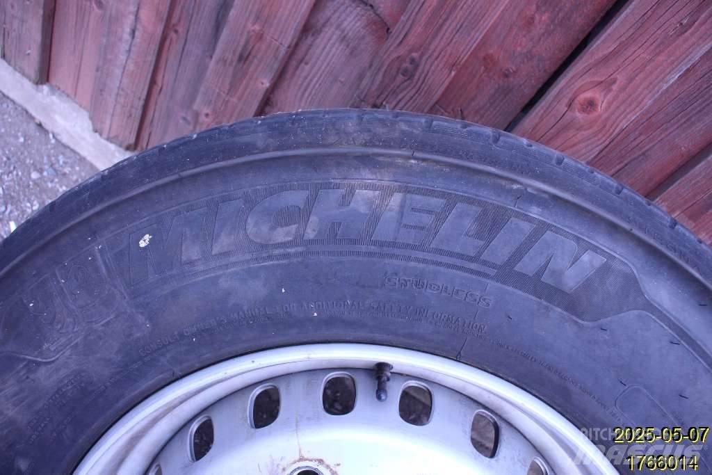 Michelin X MULTI 轮胎、车轮和轮圈