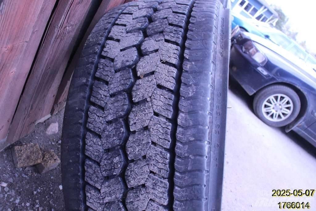Michelin X MULTI 轮胎、车轮和轮圈