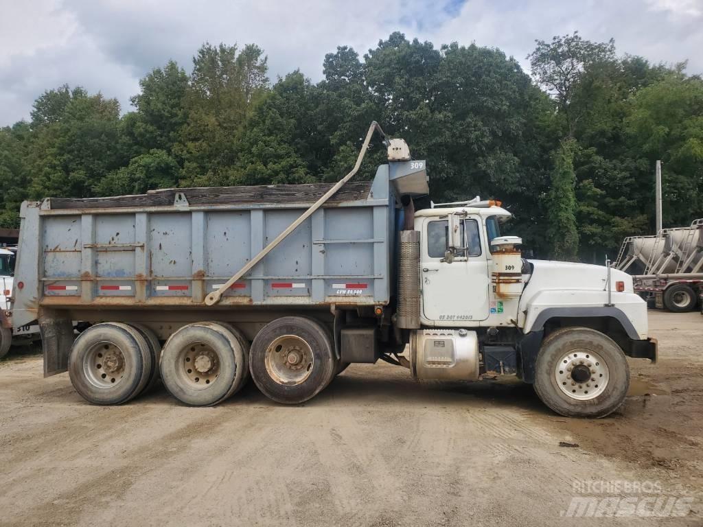 Mack RD688s 自卸式货车