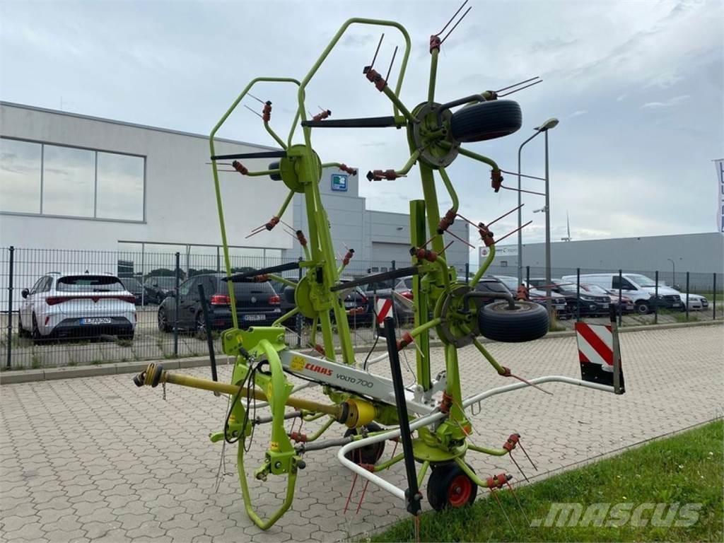 CLAAS VOLTO 700 犁耙和摊草机