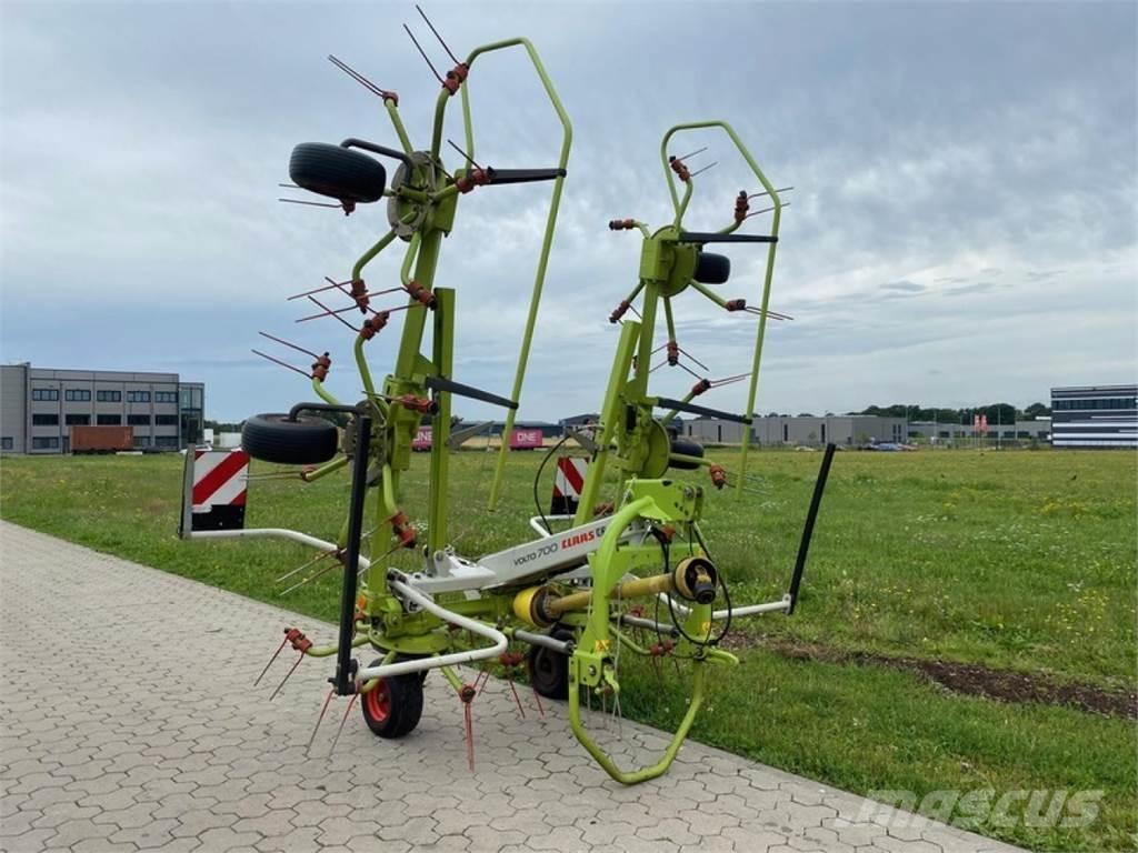 CLAAS VOLTO 700 犁耙和摊草机