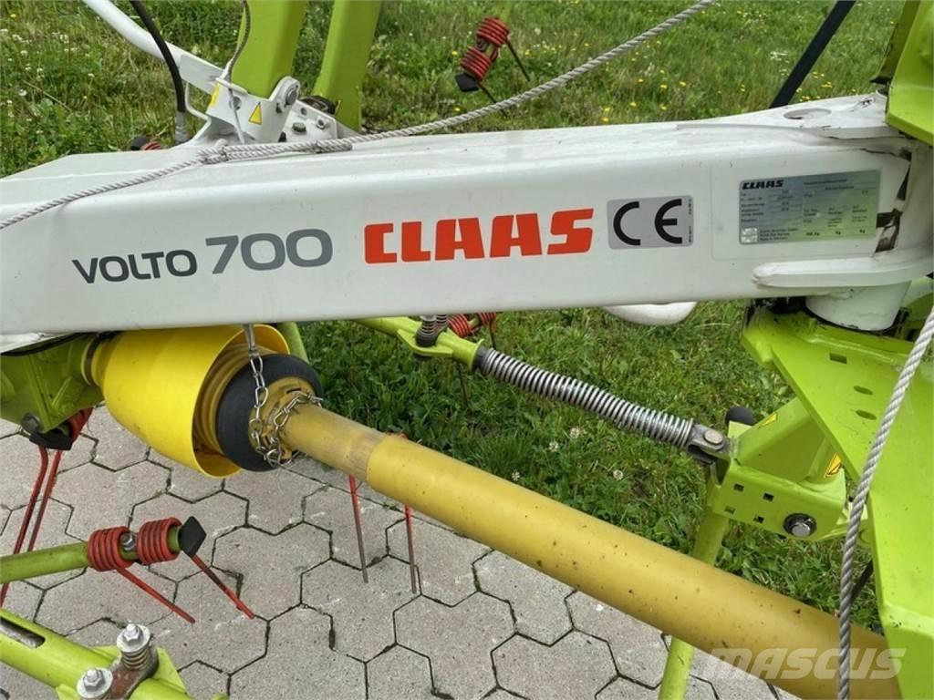 CLAAS VOLTO 700 犁耙和摊草机