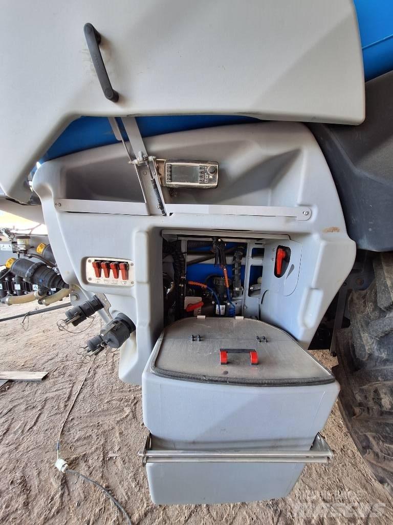 Lemken Vega 12/4000 牵引式喷雾机