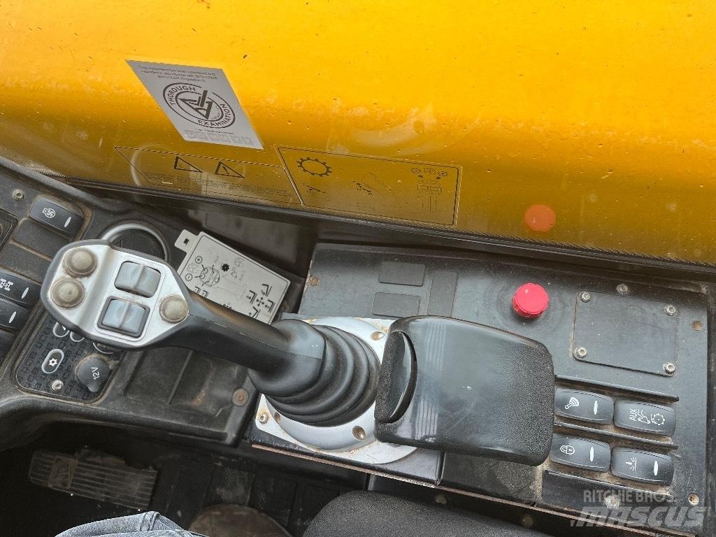 JCB 560-80 伸缩臂叉装车|叉装车