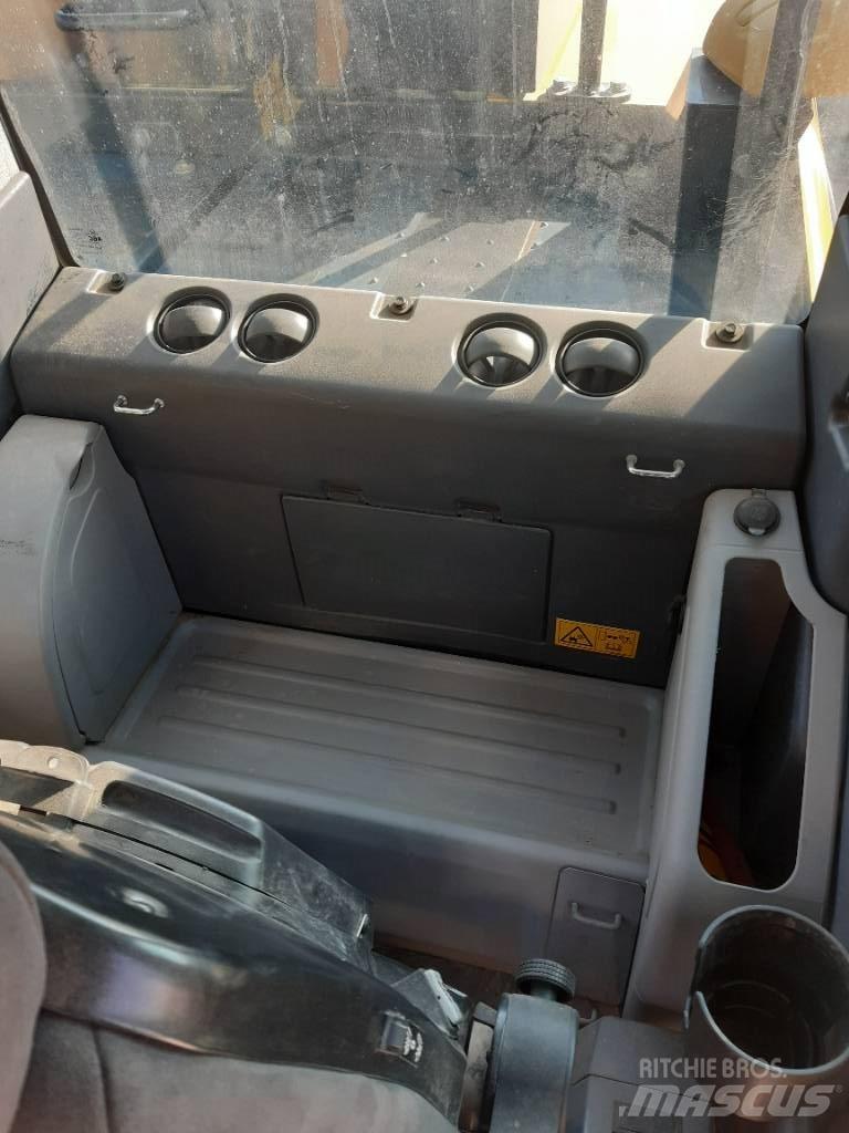 Komatsu PW180-11 轮式挖掘机