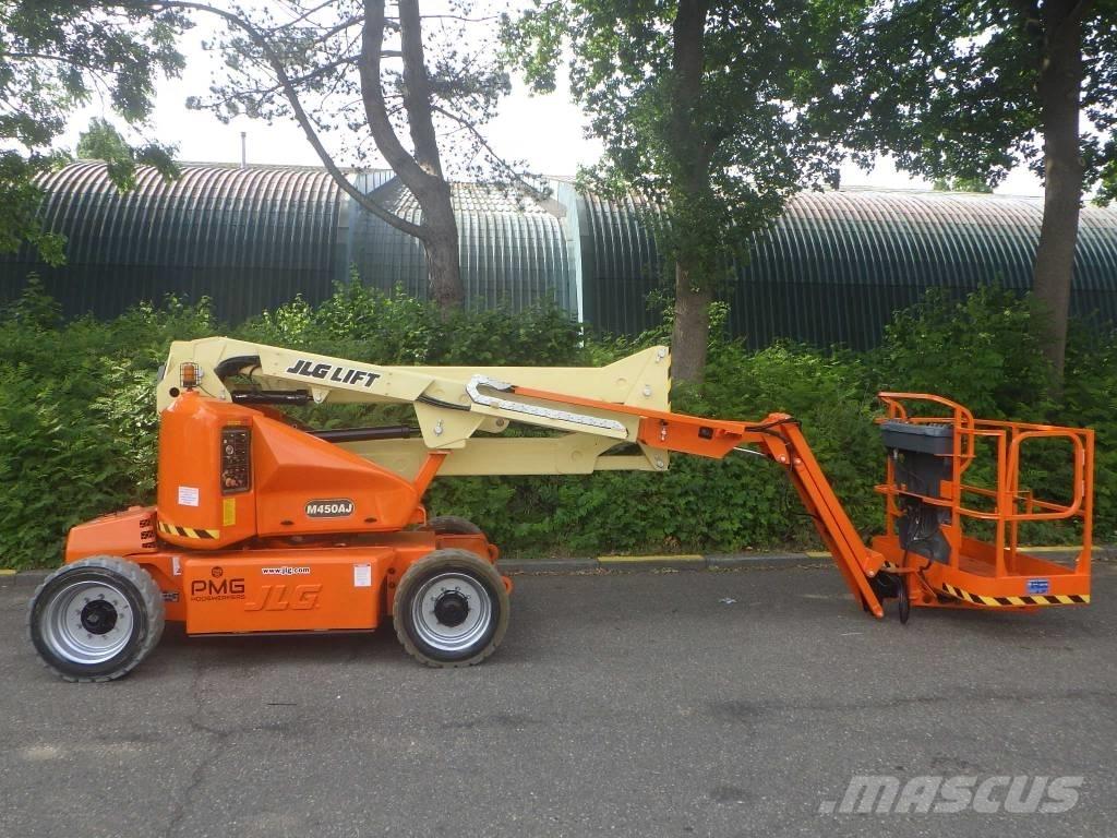 JLG M450AJ 曲臂高空工作平台