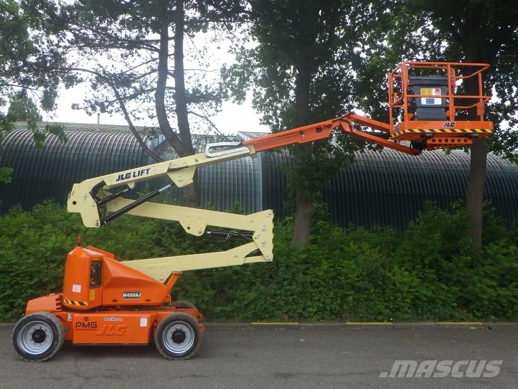 JLG M450AJ 曲臂高空工作平台