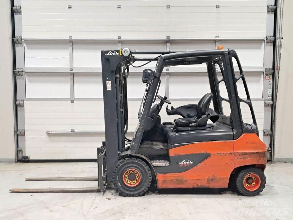 Linde E30-01 电动叉车