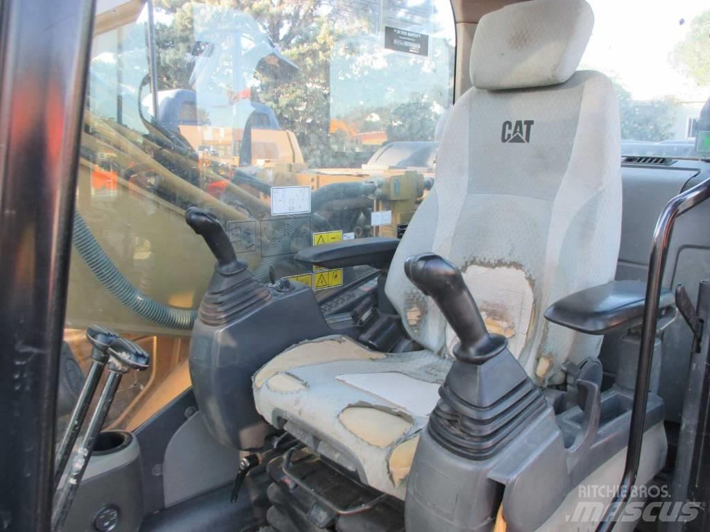 CAT 323 D L 履带挖掘机