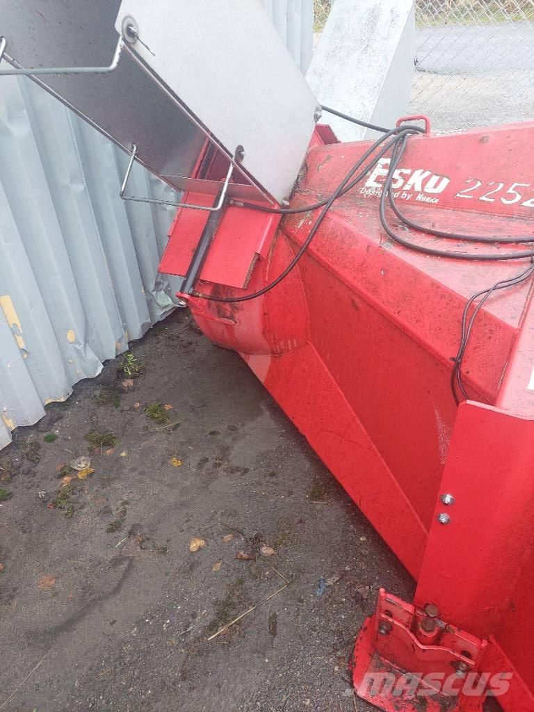 Esko 2252 H 扬雪机