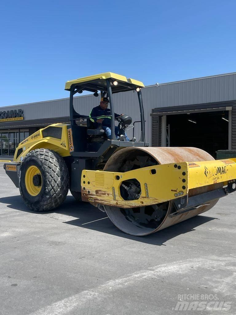 Bomag BW 211 DH-5 单轮压路机