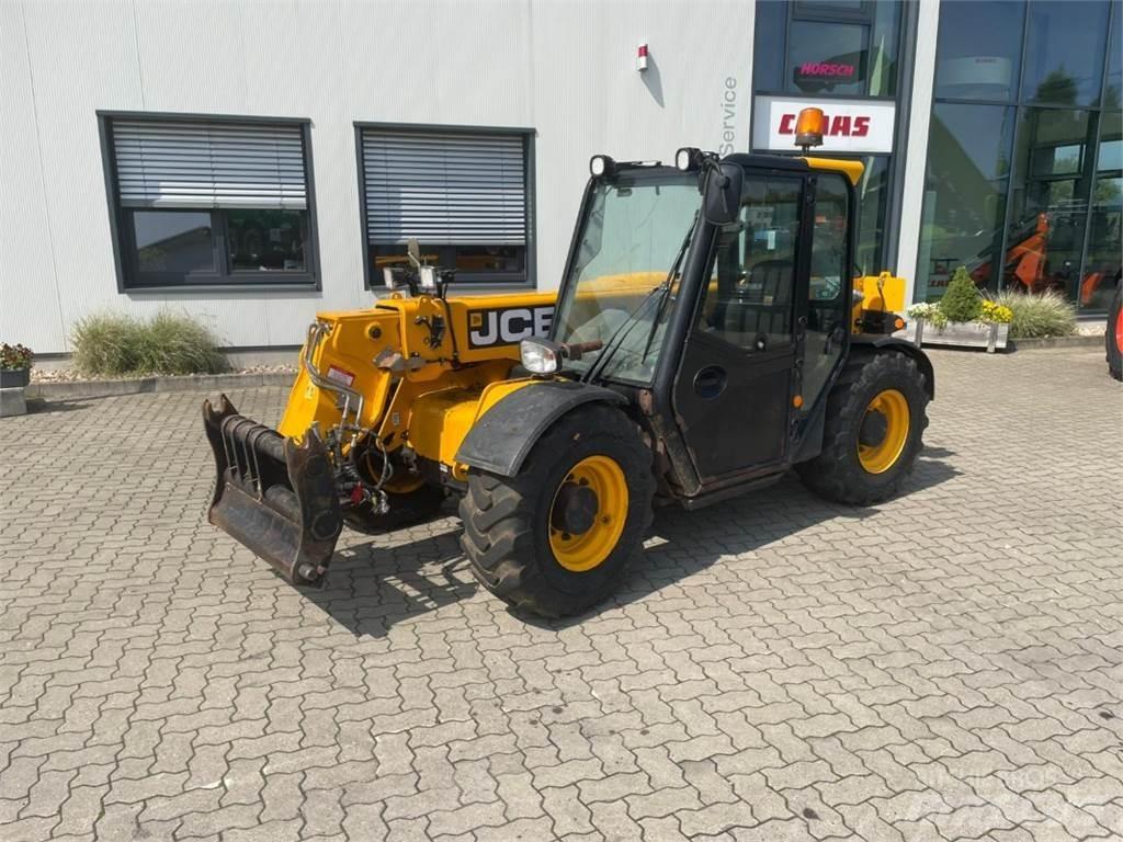 JCB 525.60 伸缩臂叉装车|叉装车
