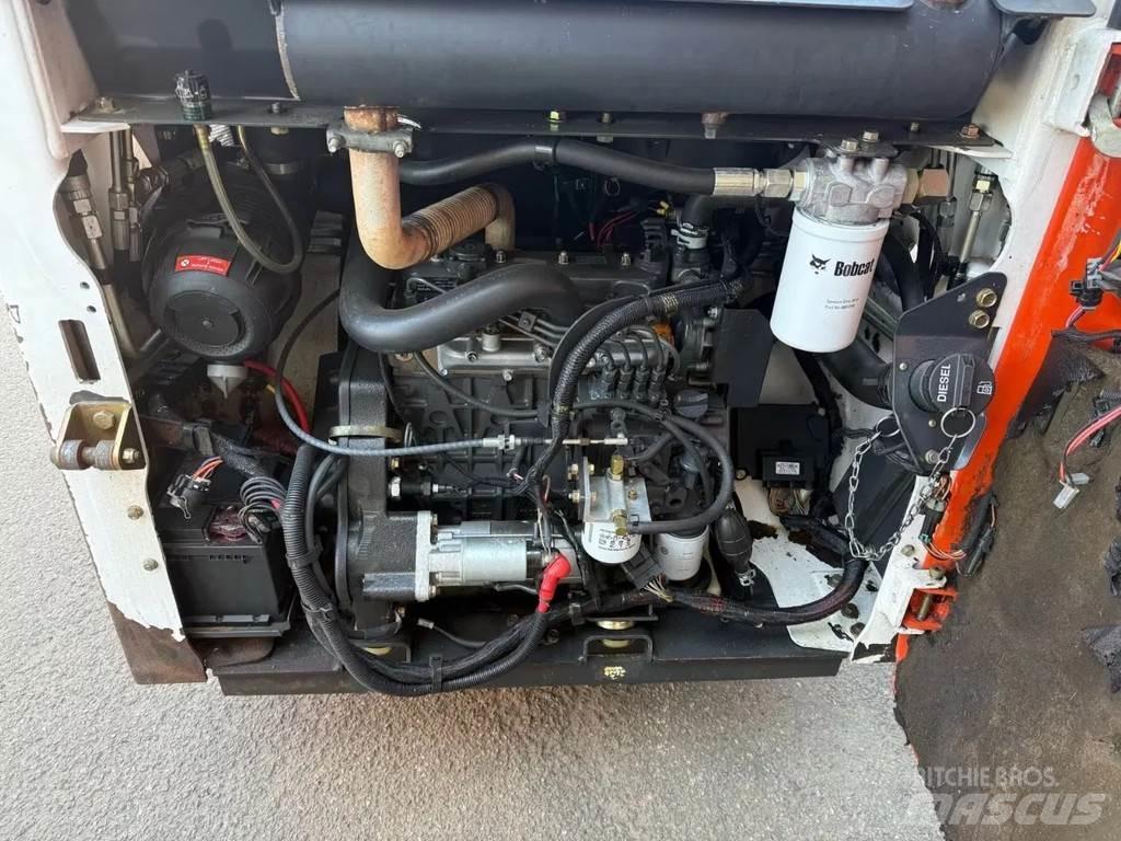 Bobcat S100 滑移装载机