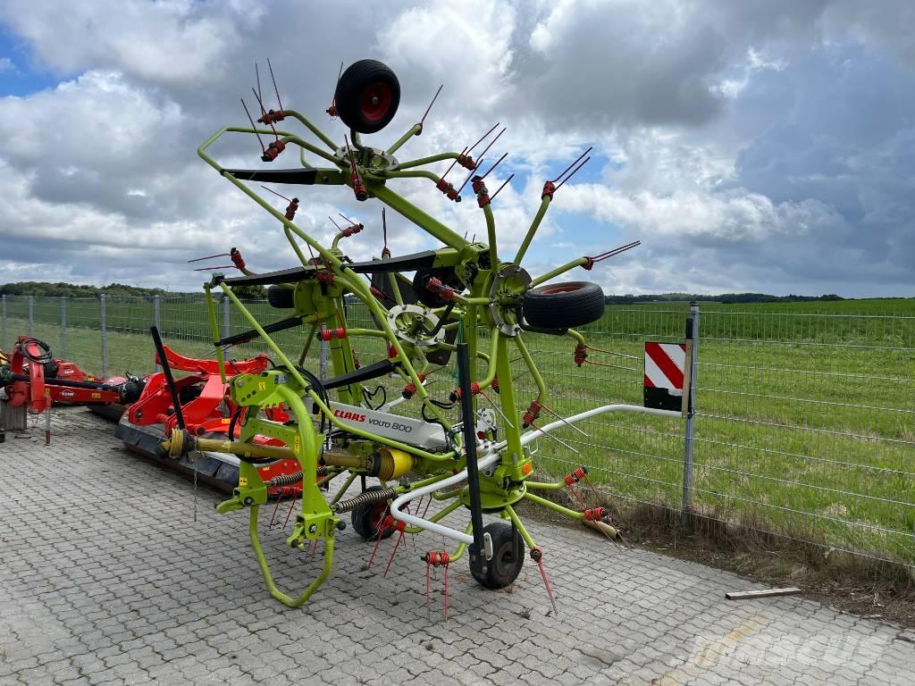 CLAAS Volto 800 犁耙和摊草机