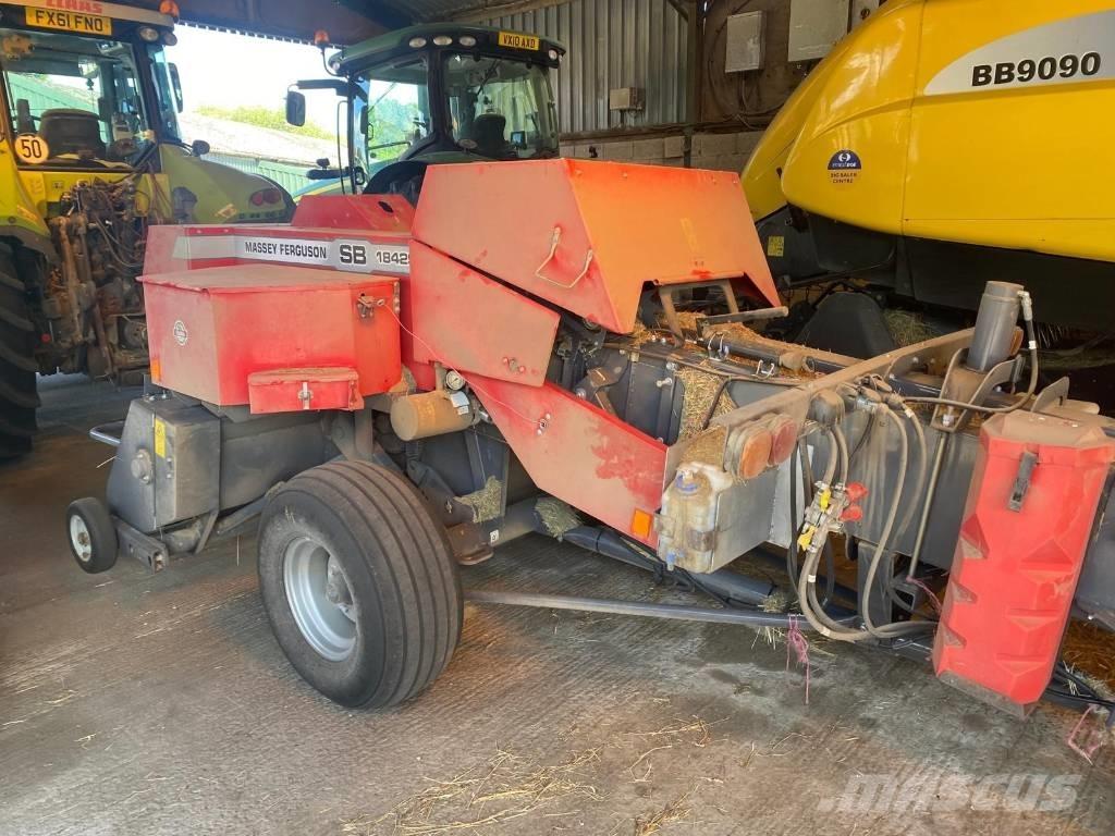 Massey Ferguson 1842 方捆打捆机