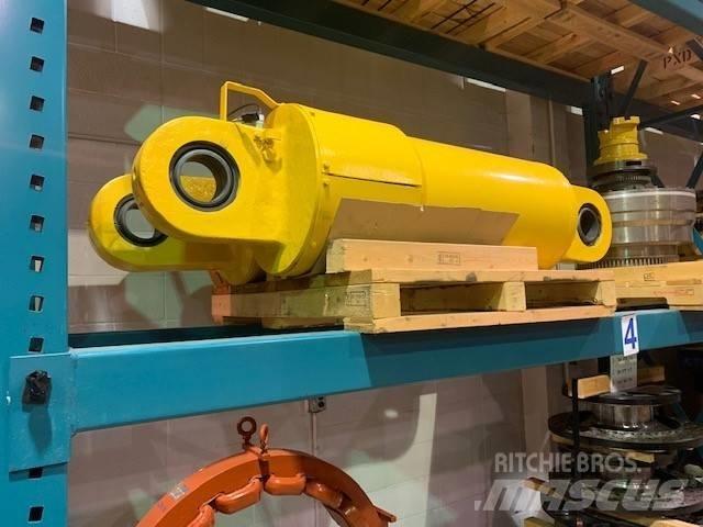 Komatsu 830 E 铰接式自卸车