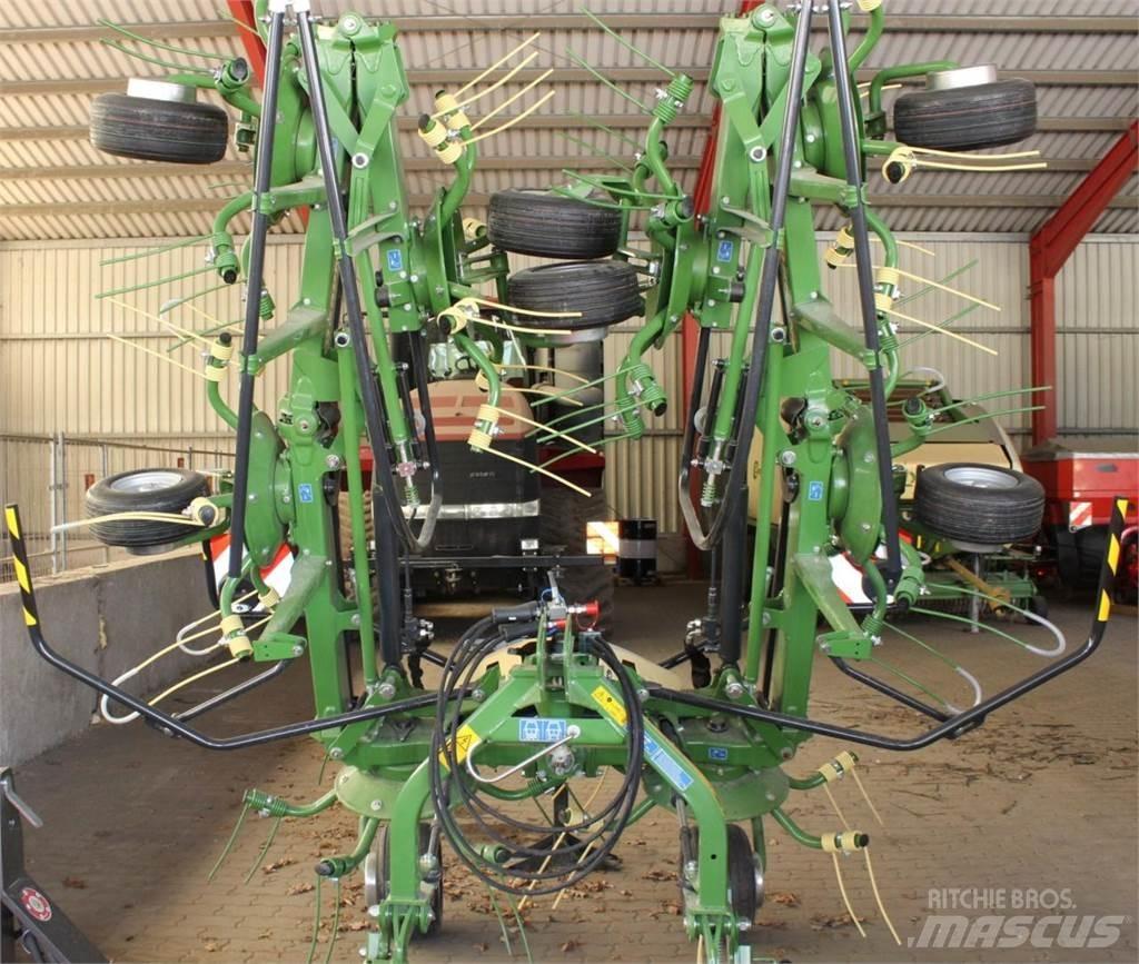 Krone Vendro 900 犁耙和摊草机
