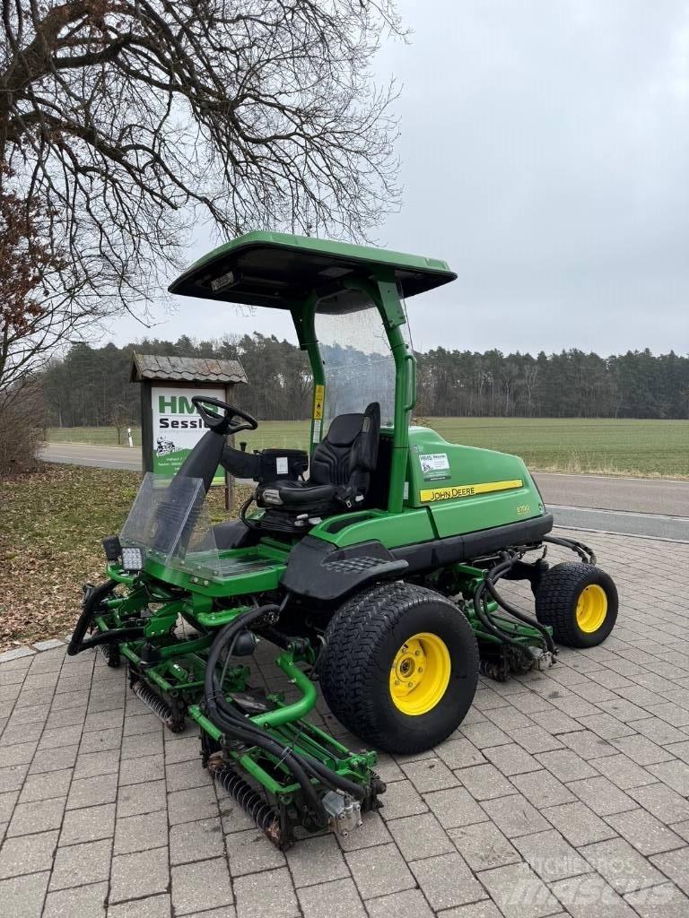 John Deere 8700 A 球道割草机