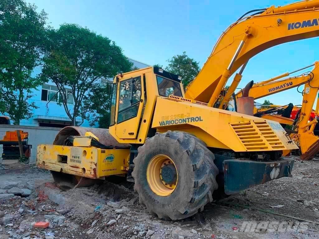 Bomag BW 225 D-3 双轮压路机