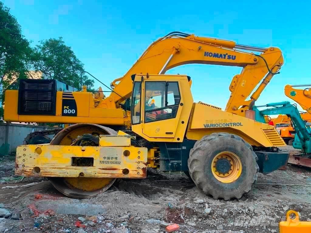 Bomag BW 225 D-3 双轮压路机