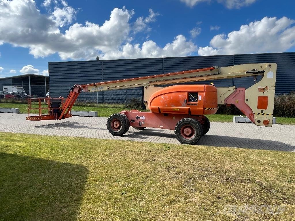 JLG 800 AJ 曲臂高空工作平台