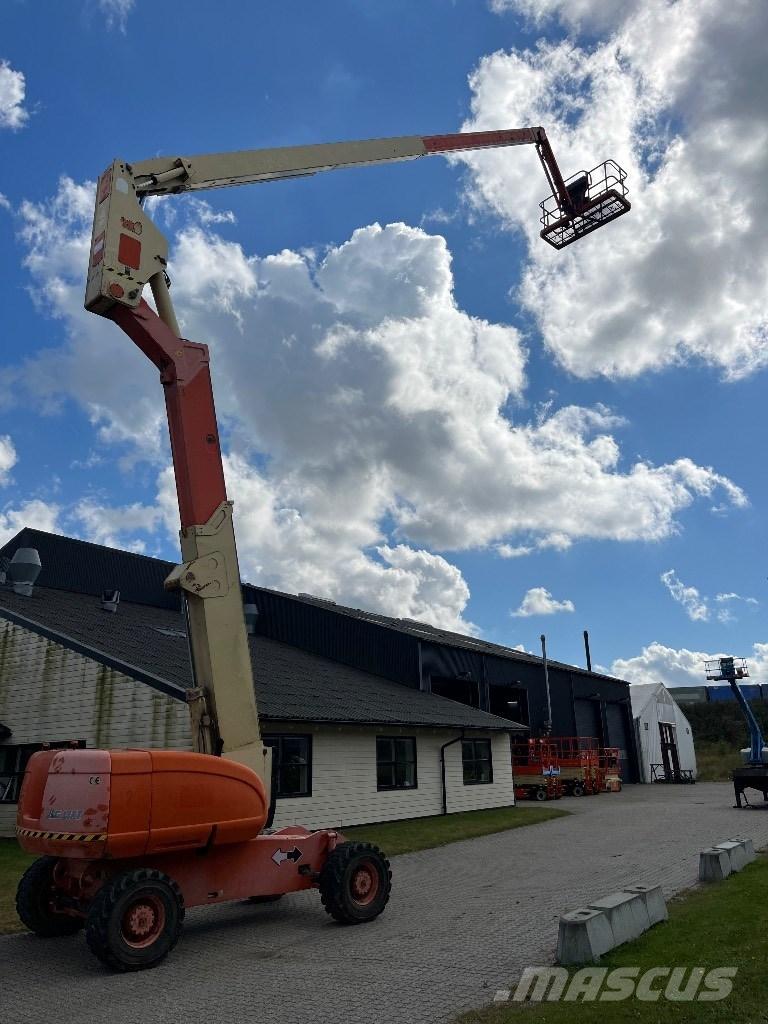 JLG 800 AJ 曲臂高空工作平台
