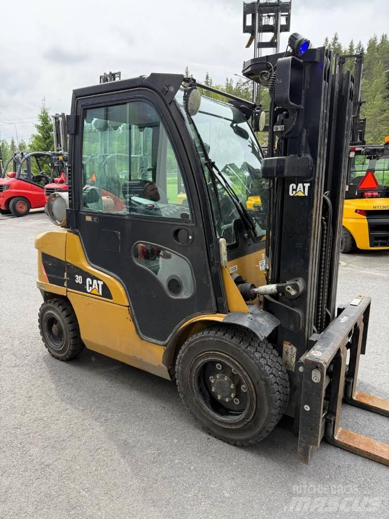 CAT GP 30 N 天然气叉车