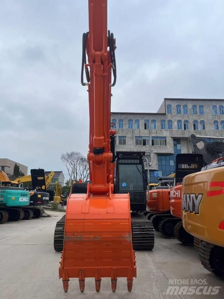 Hitachi ZX 200 履带挖掘机