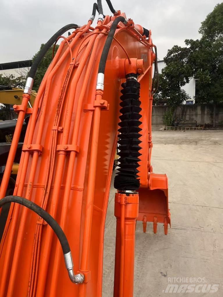 Hitachi ZX 200 履带挖掘机