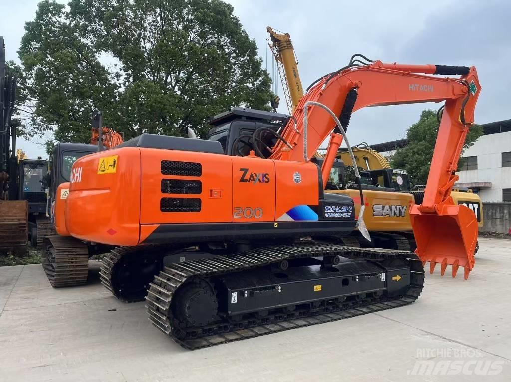 Hitachi ZX 200 履带挖掘机