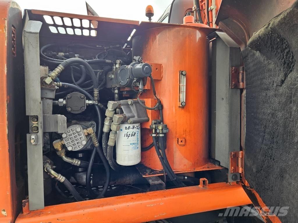 Hitachi ZX130W 轮式挖掘机