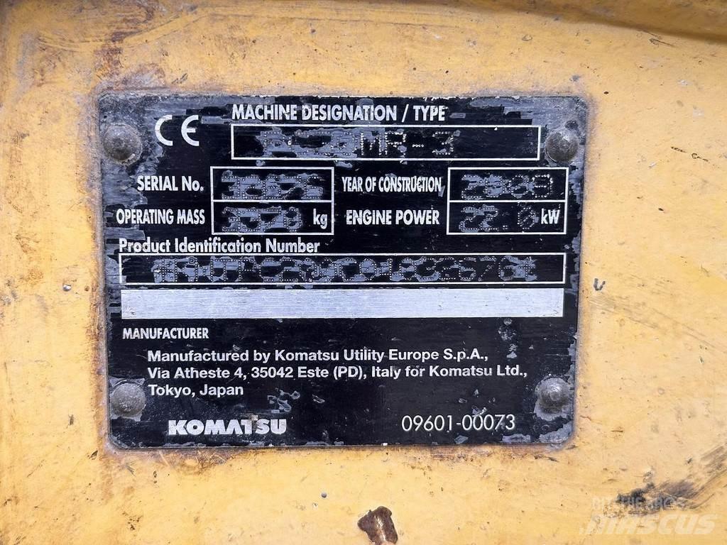 Komatsu PC30 小型挖掘机