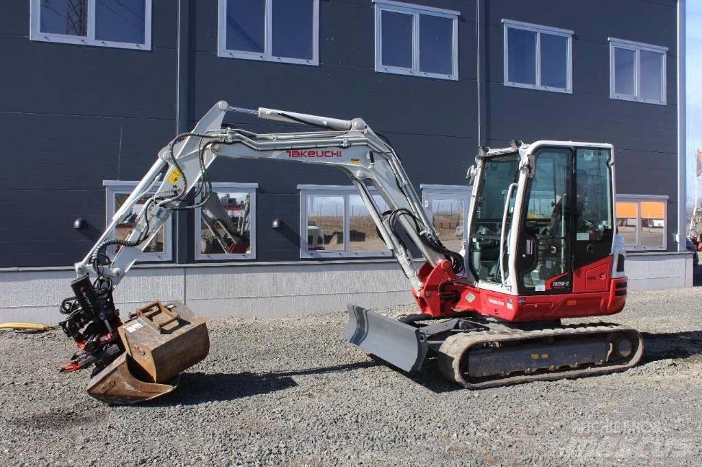 Takeuchi TB 250 小型挖掘机
