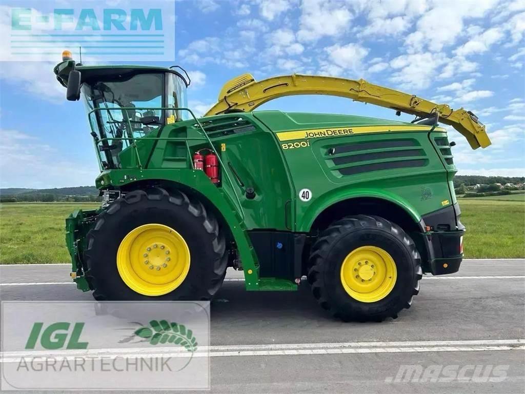 John Deere 8200 i 自走式青贮饲料收割机