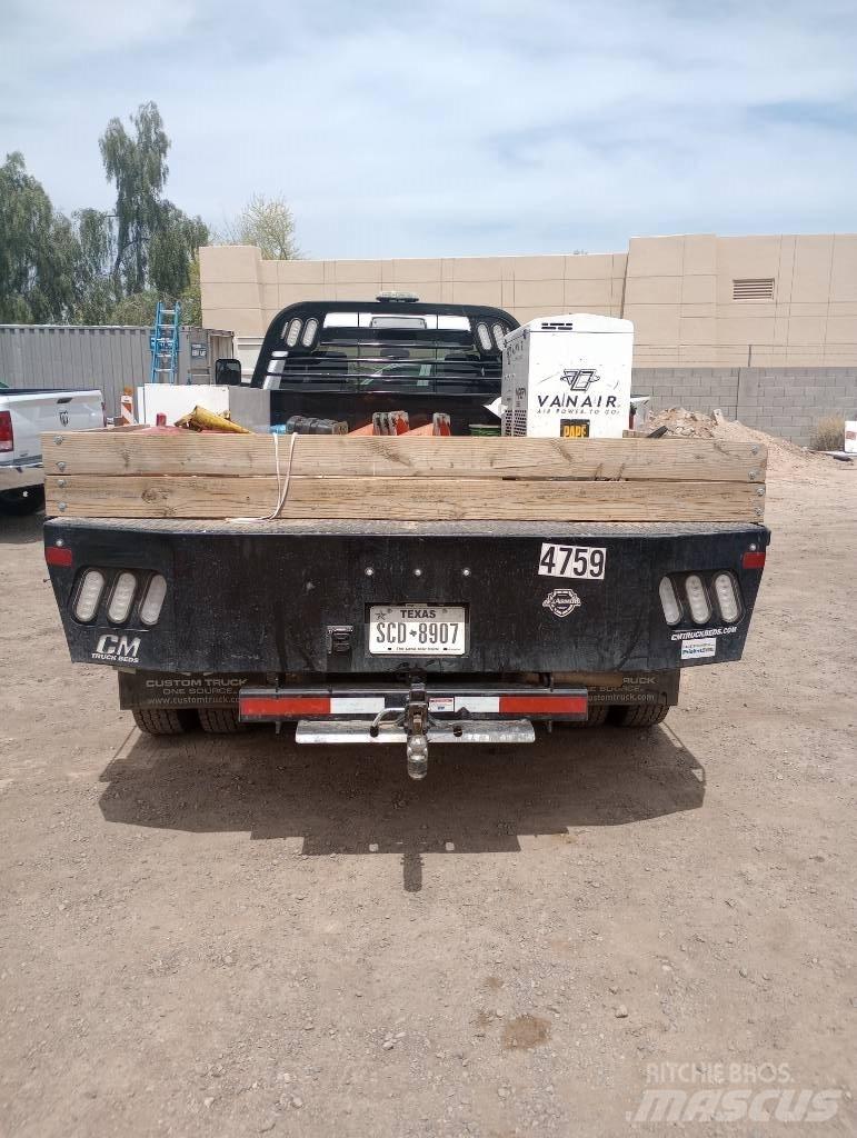 RAM 5500 平板栏板货车