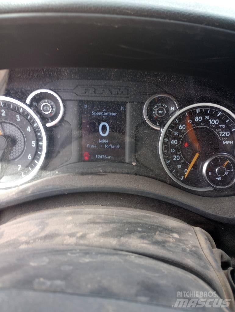 RAM 5500 平板栏板货车