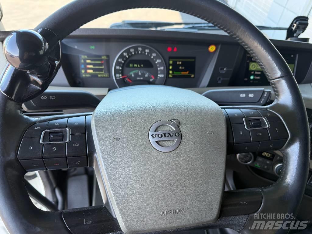 Volvo FH 540 6x2 厢式货车