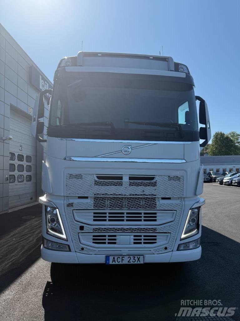 Volvo FH 540 6x2 厢式货车