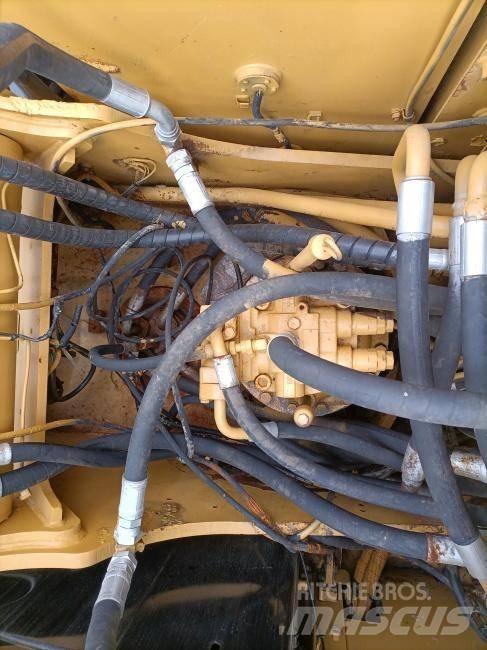 CAT 325 D 履带挖掘机