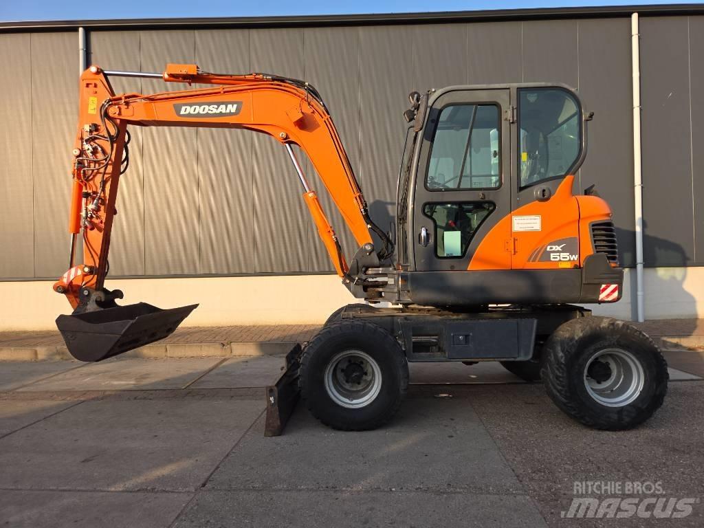 Doosan DX 55 W 轮式挖掘机