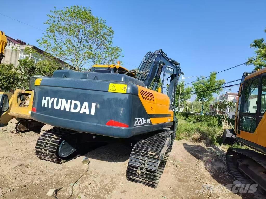 Hyundai 220lc-9s 中型挖掘机