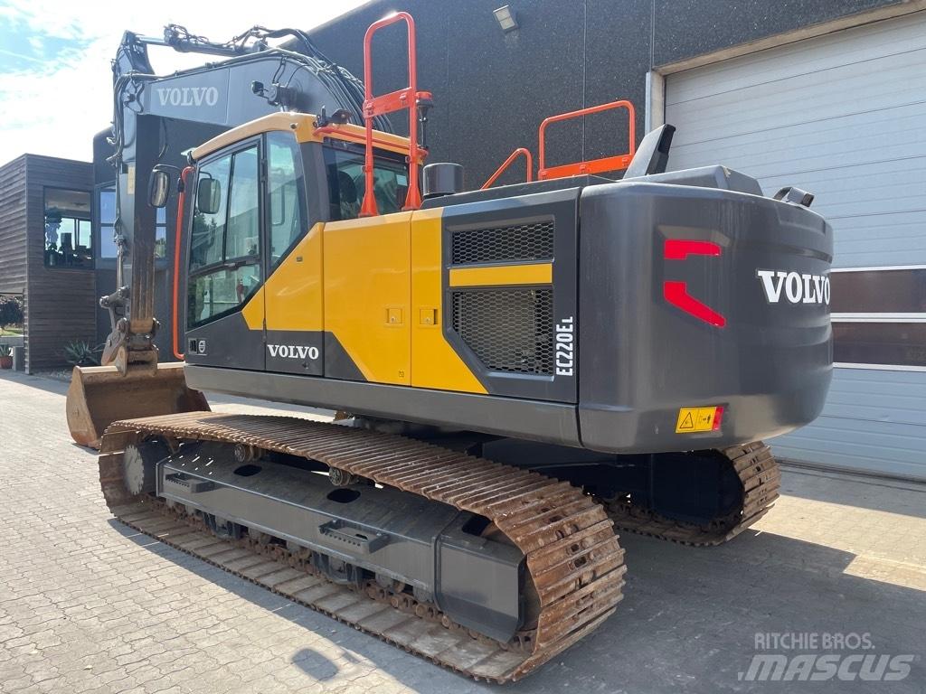 Volvo EC220E 履带挖掘机