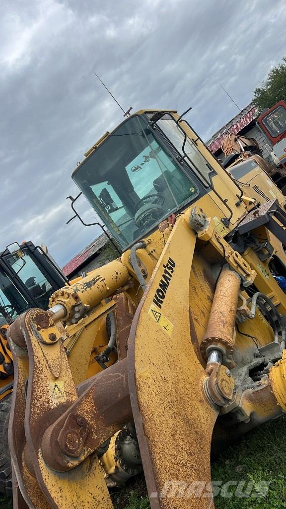 Komatsu WA 470-3H 吊杆和铲斗