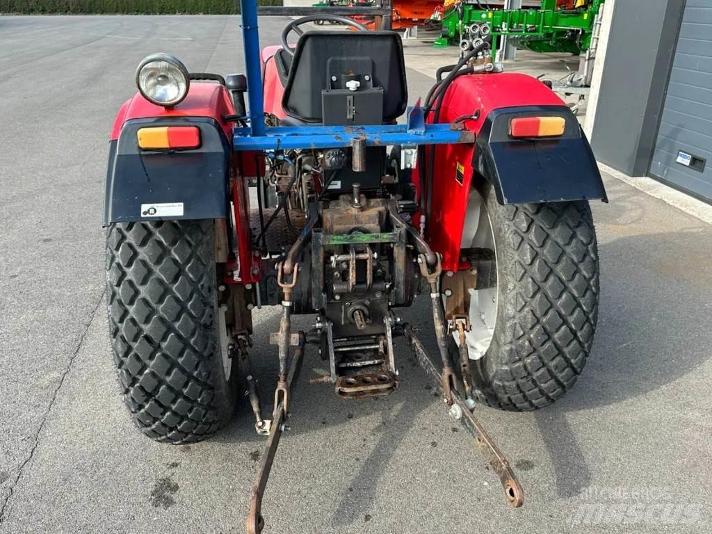 YTO 400 2-wd 拖拉机/农用车