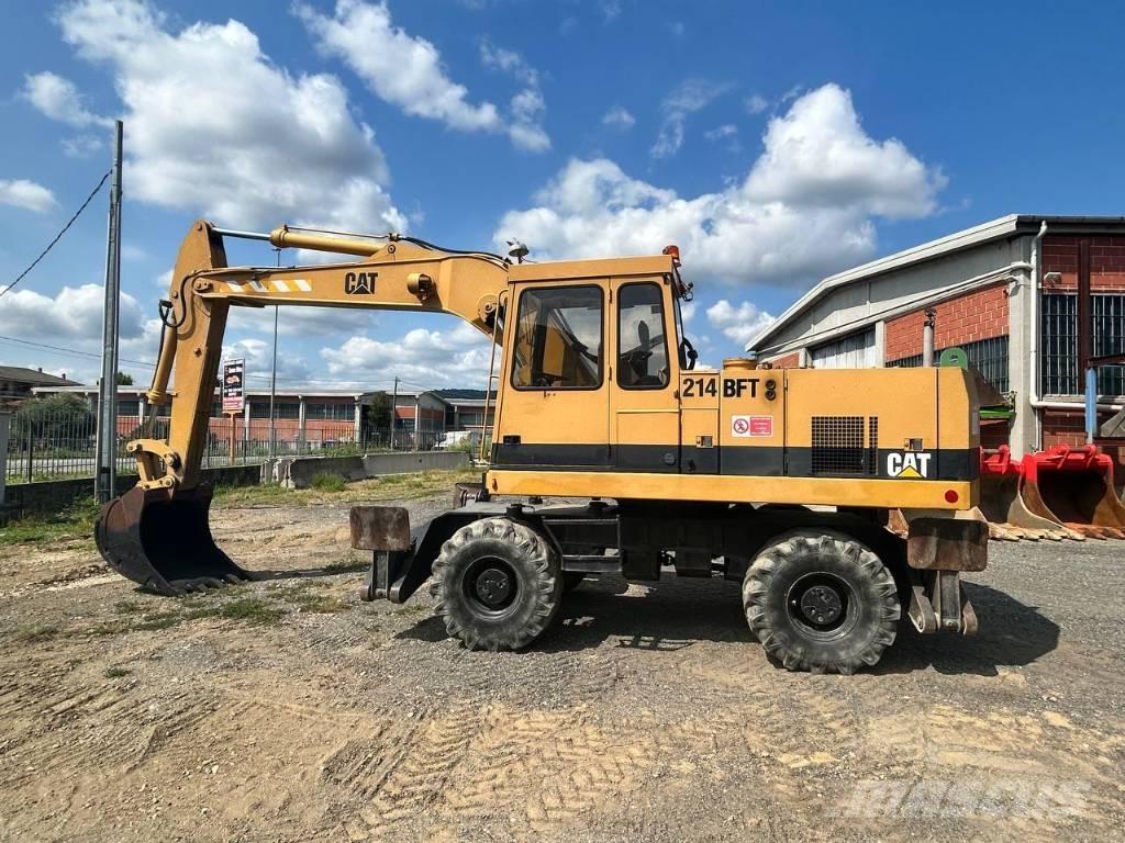 CAT 214 轮式挖掘机